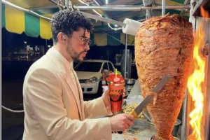 Bad Bunny műszakot váltott: most már tacós a mexikóvárosi standnál