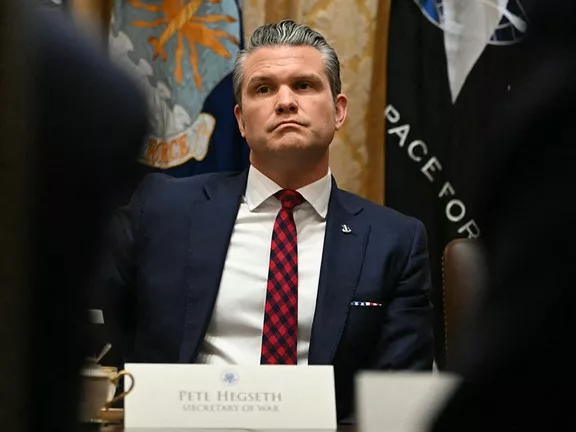Titkos üzenetek veszélyes vizeken: Hogyan sodorta veszélybe Pete Hegseth az amerikai csapatokat?