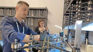 Ukrajnai Háztáji Innováció: Egyszerű Drónokkal Szemben a Millió Dolláros Harckocsik