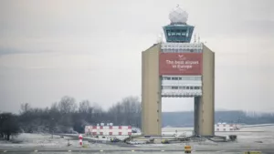 Drámai jelenet a magyar repülőtéren: elakadt egy gép, 176 utas rekedt a fővárosban