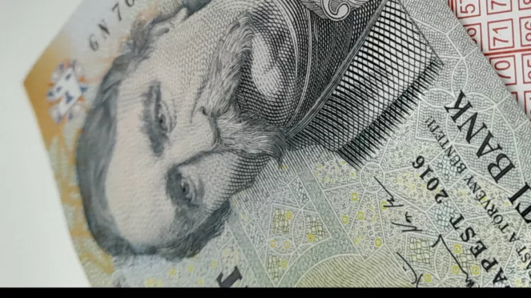 390 körül ingadozik a forint