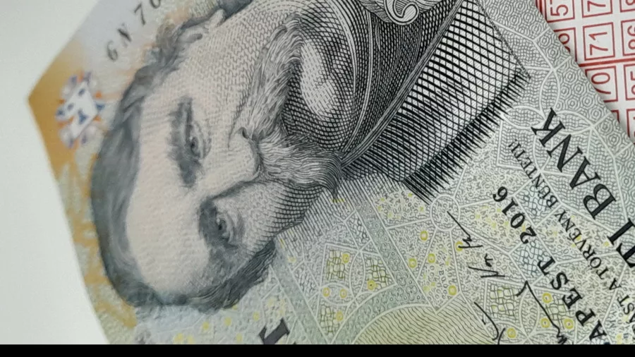 390 körül ingadozik a forint