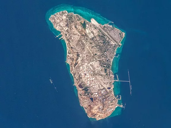 Amerikai Légitámadás Irán Kulcsfontosságú Olajexport-szigetén, Tengerészgyalogos Egység Közép-Keletre Küldése