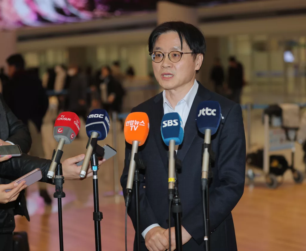 Amerikai Vámterhek: Maradnak a Jelenlegi Szinten, ha Dél-Korea Elfogadja a Beruházási Törvényt