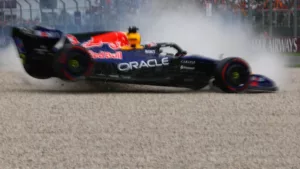 F1 Ausztrál Nagydíj: Mercedes és a "homokzsákok" letevése, illetve Verstappen balesete