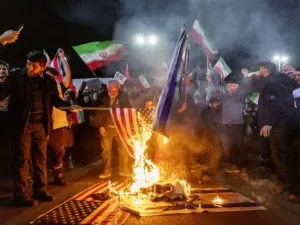 Hatalmas feszültség: Irán és Izrael energiaközpontokat támadnak a közel-keleti konfliktusban