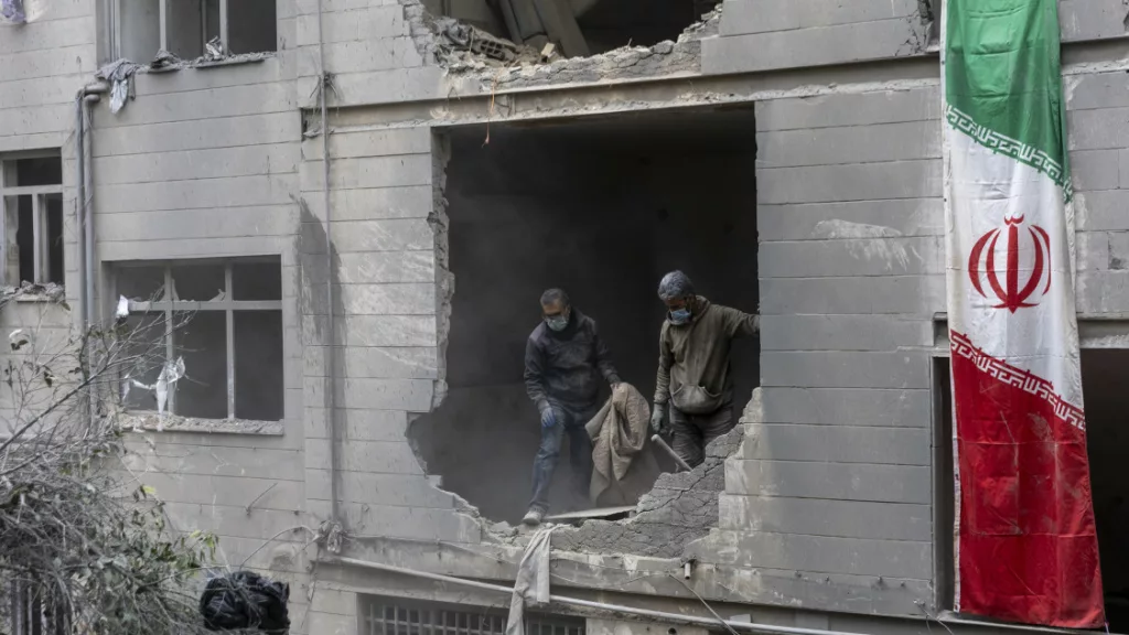 Ilyen rakétatámadás még nem volt: Irán új szintre lépett, miközben Amerika és Izrael nukleáris létesítményt bombázott