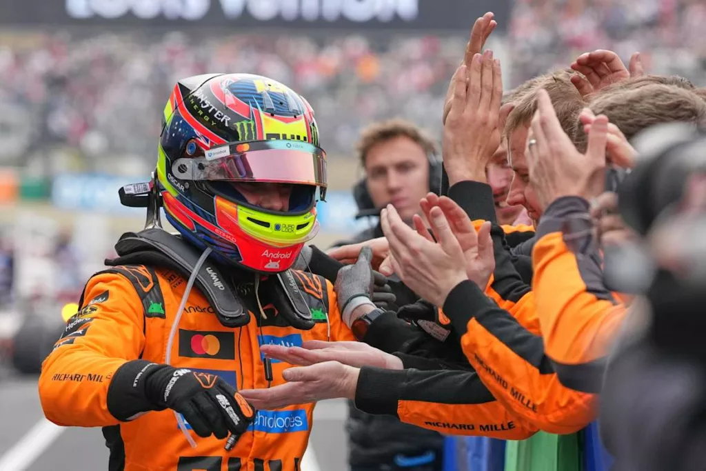 Japán Nagydíj: Antonelli Ismét Győzött, Piastri a Dobogón