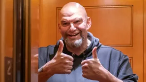 John Fetterman: Egy demokrata szenátor, aki gyakran Trump mellett áll