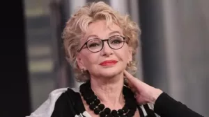 Méltó búcsú Enrica Bonaccorti-tól: Ünnepélyes temetés a művészek templomában