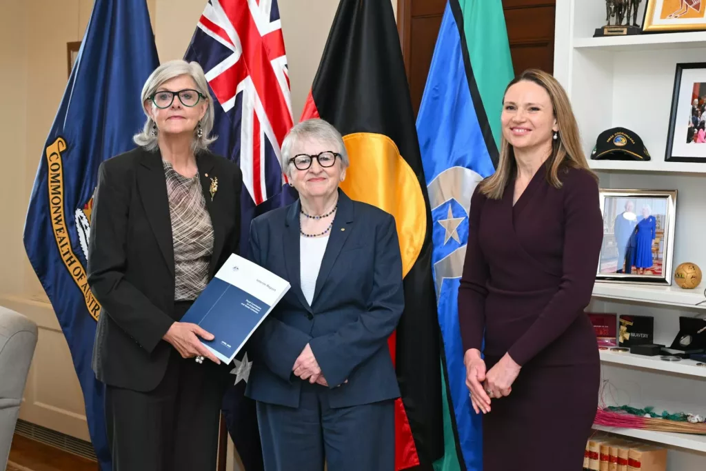 Antiszemitizmus Királyi Bizottságának Köztes Jelentése Több Kérdést Hagy Nyitva, Mint Ahányra Válaszol