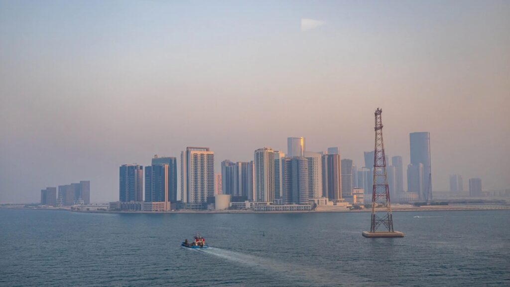 Az Egyesült Arab Emírségek útja a függetlenség felé: Kilépés az OPEK-ből