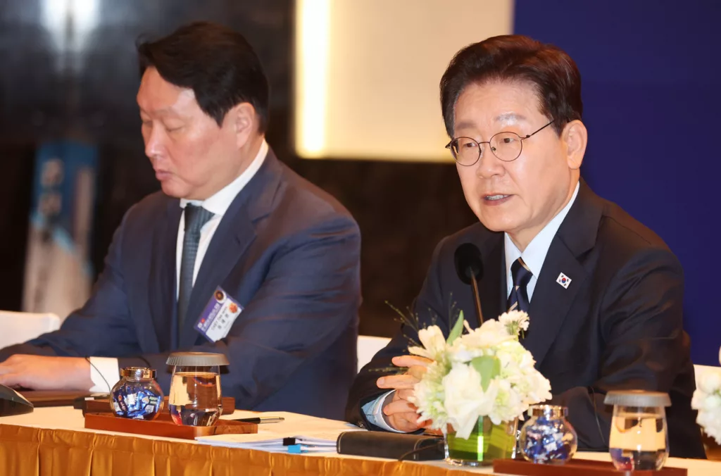 Dél-koreai elnök kisebbségi pártok vezetőivel találkozik