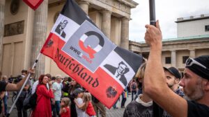 Epstein Ügy Után: Meghalt-e a QAnon, vagy Most Veszedelmesebb, mint Valaha?
