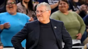 Feszültség a pályán: Dawn Staley és Geno Auriemma hangos szóváltása a női kosárlabda mérkőzésen