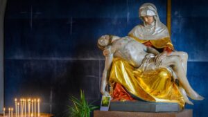 Harcok, Krízisek, Önzők: Mit üzen nekünk a Nagypéntek?