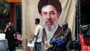 Irán Egyre Nagyobb Nyomás Alatt: Összeomlás Szélén és Párbeszédre Kényszerül