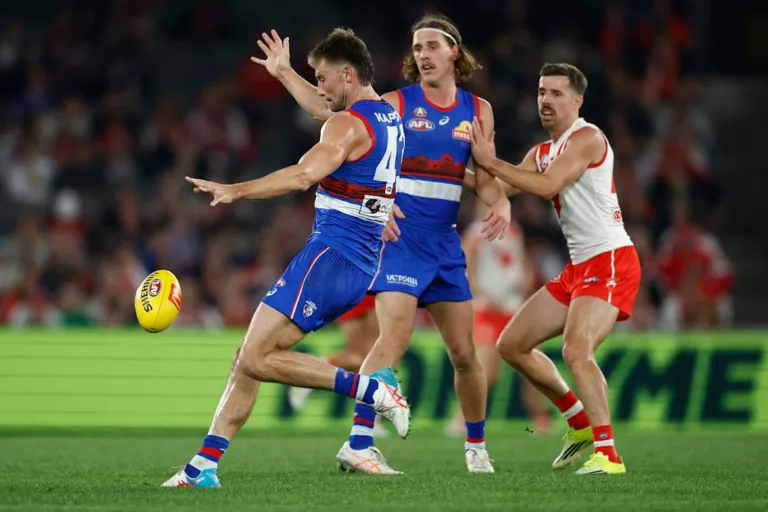 Izgalmas Küzdelem a Marvel Stadionban: A Sérült Bulldogs Megpróbál Felülmúlni a Listavezető Sydney Swans-t