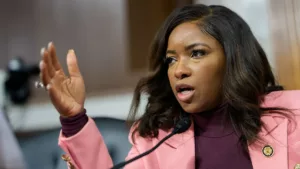 Jasmine Crockett ellentmondásos álláspontja a WHCD lövöldözésről