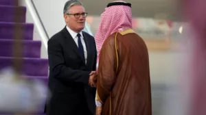 Keir Starmer a Közel-Keleten: Egy brit kísérlet az USA-Irán tűzszünet megerősítésére