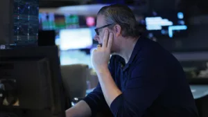 Kinyitott a tőzsde Amerikában: minden tekintet Trumpra szegeződik