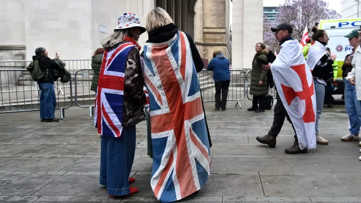 Szent György ünnepe a brit szélsőjobbon: Ellentmondások és jelképek