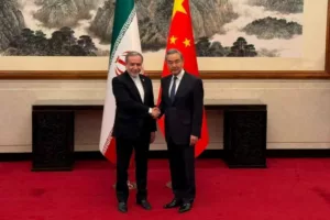 Diplomáciai Találkozó: Irán és Kína Külügyminisztereinek Megbeszélése Pekingben