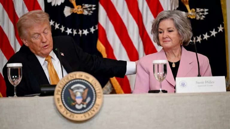 Trump Dicséri Susie Wiles Bátorságát a Rák Ellen Vívott Harcban