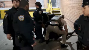 Tüntetők Letartóztatása Brooklynban: Ellenállás az ICE Akciója Ellen